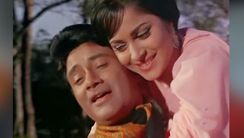 उन्होंने अपने फिल्मी करियर की शुरुआत 1946 में फिल्म हम एक है' से की थी। इस फिल्म में वो हीरो बनकर परदे पर आए, हालांकि, फिल्म चल नहीं पाई। इसके बाद 1948 में आई 'जिद्दी', जिसने उनको हिट बना दिया। अपने पूरे फिल्मी करियर में उन्होंने लगभग 112 फिल्में की हैं।