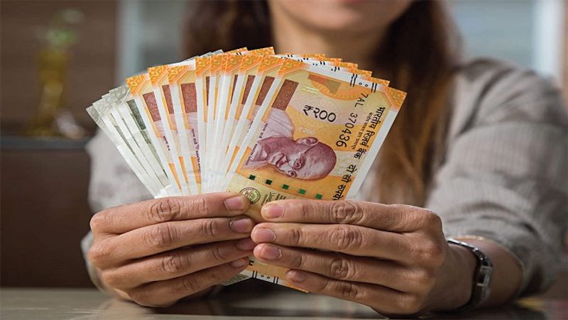 इस कार्ड को स्टेट बैक ऑफ इंडिया (SBI) और नेशनल पेमेंट्स कॉरपोरेशन ऑफ इंडिया (NPCI) ने JCB के साथ मिलकर अपने रुपे (RuPay) नेटवर्क पर लॉन्च किया है। यह डुअल इंटरफेस फीचर के साथ आता है, जिसके जरिए कस्टमर्स घरेलू बाजार में कॉन्टैक्ट और कॉन्टैक्टलेस दोनों ट्रांजैक्शन कर सकेंगे। (फाइल फोटो)