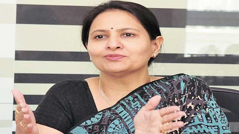 आशु सुयश (Ashu Suyash) CRISIL की मैनेजिंग डायरेक्टर और CEO हैं। CRISIL एक रेटिंग रिसर्च और पॉलिसी एडवाइजरी सर्विसेस देने वाली कंपनी है। यह अमेरिकी कंपनी S&P Global की सब्सिडियरी है। आशु सुयश भारत की प्रभावशाली बिजनेस वुमन हैं। फॉर्च्यून इंडिया की लिस्ट में इन्हें नौवां स्थान मिला है।