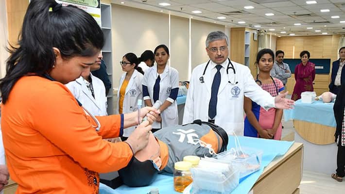 AIIMS director Randeep Guleria said that India will get the Corona vaccine by next month kpn AIIMS director Randeep Guleria said that India will get the Corona vaccine by next month kpn