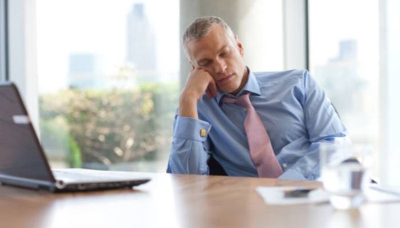 What happens when you sleep while sitting and how it would affect health