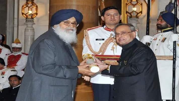 punjab EX cm parkash singh badal returned padma vibhushan award for farmers protest kpr punjab EX cm parkash singh badal returned padma vibhushan award for farmers protest kpr
