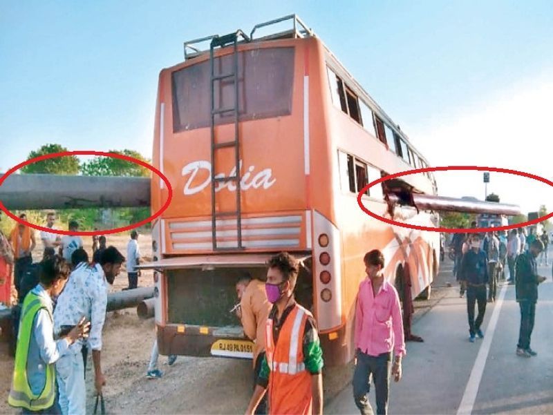 कंपनी की टीम हाइड्रोलिक मशीन से पाइप उठाकर उसे खड्डे में डाल रही थी, लेकिन हवा में झूलता करीब 80 फीट लंबा और 2 फीट चौड़ाई वाला लोहे का पाइप उधर से गुजर रही निजी ट्रेवल्स की बस के आर-पार हो गया। आगे पढ़ें इसी हादसे के बारे में...