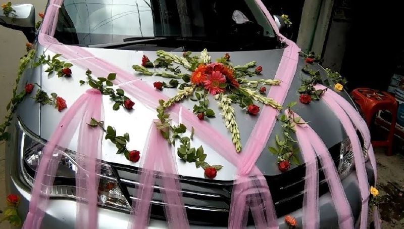 महराजगंज जिले के रामपुर मीर से बरात नेपाल के नरसही वार्ड नंबर सात गोकुल नगर नवलपरासी सुस्ता गांव पालिका में राजेंद्र चौहान के वहां बरात जानी थी। सीमा पर दूल्हे की गाड़ी को नेपाल में अंदर जाने नहीं दिया गया।
(प्रतिकात्मक फोटो)