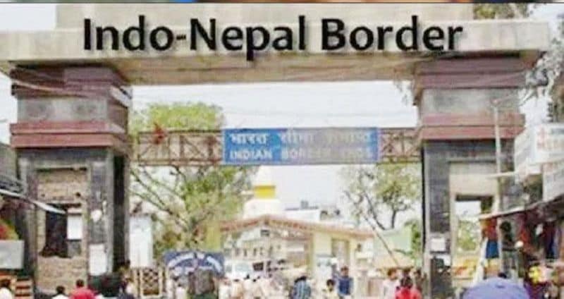 सामान को भी कई बाराती सिर पर लेकर सीमा पार ले आए। दूल्हे के पिता प्रदीप चौहान ने बताया की सीमा सील होने से दोनों तरफ गाड़ियां करनी पड़ी। तब जाकर दुल्हन और सामान घर तक पहुंचा। इससे जेब पर भारी खर्च पड़ रहा है।
(फाइल फोटो)