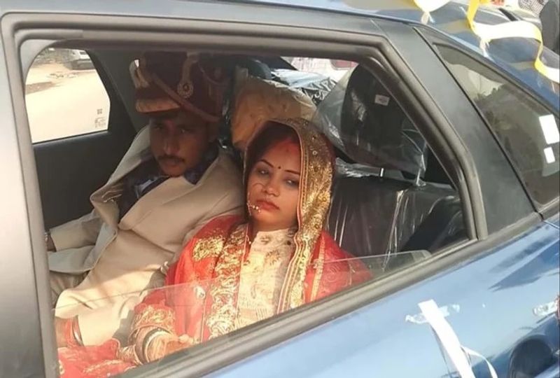 बुधवार की सुबह दुल्हन विदा हुई तो उसे नई चमचमाती कार में बैठाया गया। ससुर अर्पण कुमार ने अपनी बहू को कार की चाभी भेंटकर आशीर्वाद दिया। यह देख आसपास खड़े मेहमान अचरज में पड़ गए।