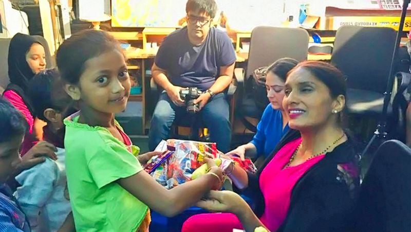 गरीब बच्चों को मुफ्त योगा सिखाती हैं अनु : अनु ने अपनी कहानी को बायोग्राफी 'अनयूजवल: मेमोइर ऑफ ए गर्ल हू केम बैक फ्रॉम डेड' में लिखा है। फिलहाल अनु अग्रवाल एक फाउंडेशन चला रही हैं, जिसका नाम अनु अग्रवाल फाउंडेशन हैं। इसके तहत वो मुंबई की झुग्गियों में रहने वाले गरीब बच्चों को मुफ्त में योगा सिखाती हैं।