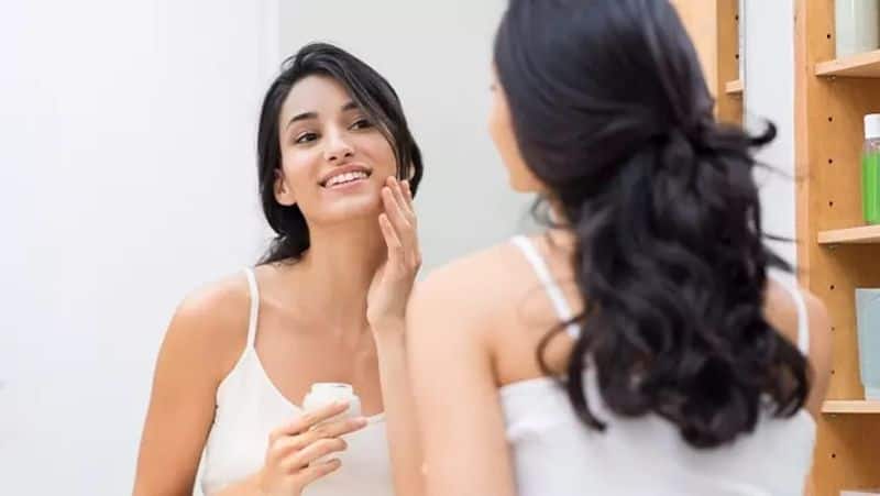 8 Effective skin care tips for oily skin in winter BDD