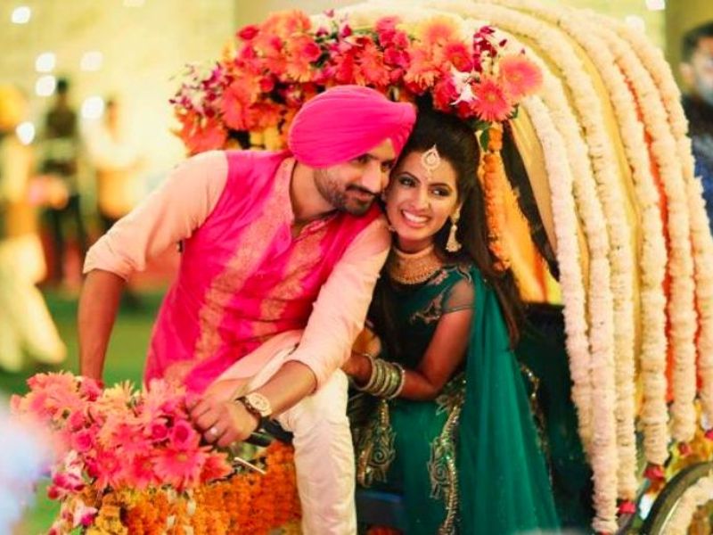 <p>অবশেষে গীতাকে বিয়ে করার জন্য প্রোপোজাল দেন ভাজ্জি। ২০১৫ সালের ২৯ অক্টোবর সাত পাকে বাঁধা পড়েন গীতা ও হরভজন। তার পরের বছরই তাঁদের প্রথম সন্তানের জন্ম হয় লন্ডনে।</p>