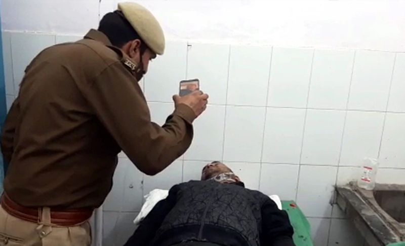 पुलिस ने पीड़ित युवक की पहचान समीर के रुप में की है। जहां उसके ही दोस्त परवेज ने महज एक लाख रुपए के चलते परवेज के साथ इस वारदात को अंजाम दे दिया। 
