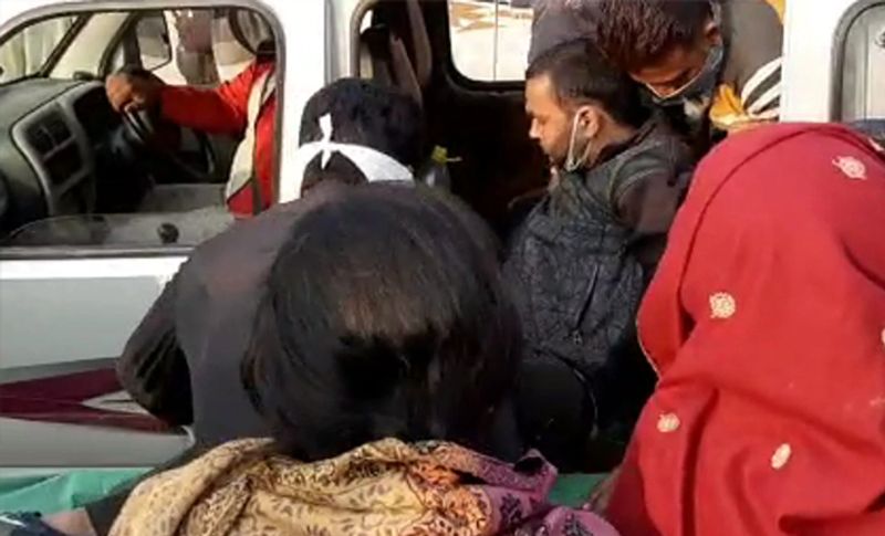 पुलिस पूछताछ में पीड़ित युवक समीर ने बताया कि दो युवक परवेज का नाम लेकर उसके पास पहुंचे थे। जहां वह जबरन उसको जंगल की तरफ लेकर चले गए। इसके बाद उसे पहले धमकाया फिर उसके साथ मारपीट करने लगे। जब उसने विरोध किया तो उसका प्राइवेट पार्ट काट दिया।