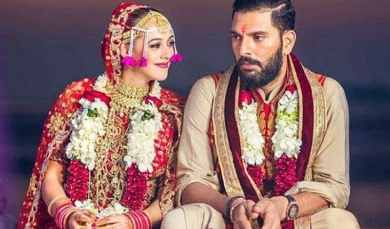 युवराज ने कहा कि इस मुलाकात के बाद हेजल उनमें कुछ खास दिलचस्पी नहीं ले रही थीं। इतना ही नहीं, युवराज ने सात से आठ बार हेजल से पूछा था कि क्या वो उनके साथ कॉफी पर चलना चाहेंगी? लेकिन वो हमेशा ही इस बात को नजरअंदाज करती रहती थीं। 