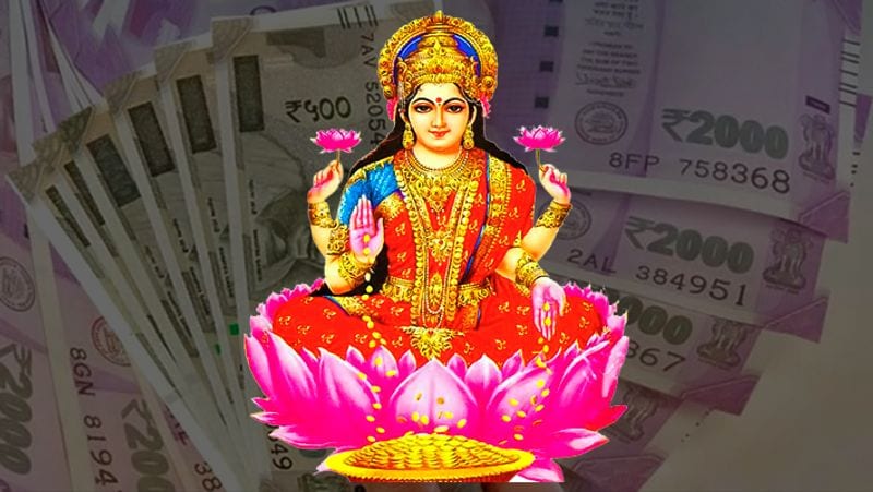 जिन लोगों के अपने आय के स्त्रोतों में वृद्धि करने की चाह हो, उन्हें घर या दुकान में देवी लक्ष्मी की तस्वीर या मूर्ति रखकर रोज उसे दीपक लगाना चाहिए।