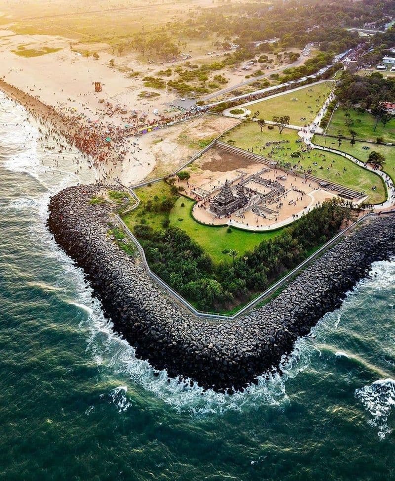 chennai-the-shore-temple-overlooks-the-shore-of-the-bay-of-bengal