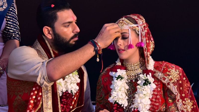 युवराज ने सगाई के बाद कहा था कि हेजल के बारे में सबसे अच्छी बात ये है कि उनमें उन्हें मां की छवि दिखती है और दूसरा ये कि वे क्रिकेट में बारे में कुछ नहीं जानतीं। 