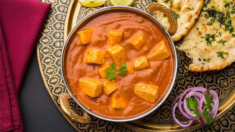 सब्जियों में भी आप ब्रेड क्रम्ब्स का इस्तेमाल कर सकते हैं। एग भुर्जी पर ब्रेड क्रम्ब्स डालने से ये टेस्टी बनती है। साथ ही पनीर की सब्जी में भी इसका इस्तेमाल कर सकते हैं। गेवी वाली सब्जियों में इसे डालने सा यह गाढ़ी हो जाती है।