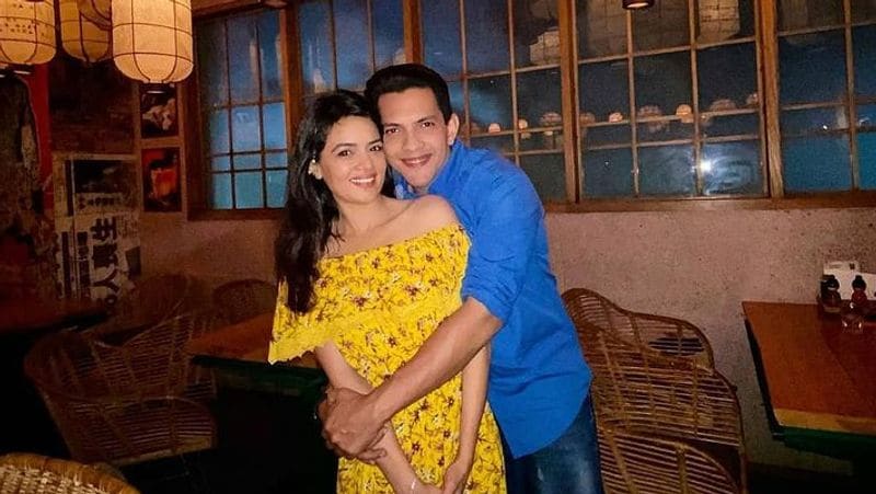आदित्य ने बताया था कि बाद में मां ने श्वेता से बात की और कहा कि आपको आदित्य के साथ लंच पर जाना चाहिए, क्योंकि आपलोग साथ में फिल्म कर रहे हैं। इसके बाद मैं और श्वेता रेस्त्रां गए और वह वहां भी 30 मिनट तक मुंह फुलाकर बैठी थी, जैसे उसे जिंदगी में कोई इंटरेस्ट ही नहीं है। हालांकि, बाद में हमारे बीच सब ठीक हो गया। 
