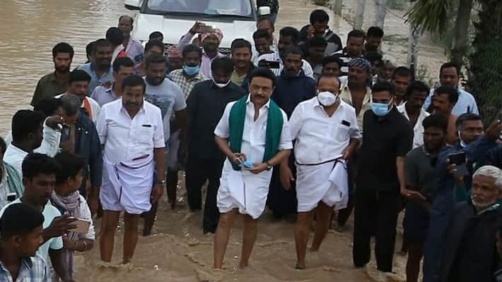 Shocking survey given by Ipac ... DMK executives shake hands Shocking survey given by Ipac ... DMK executives shake hands
