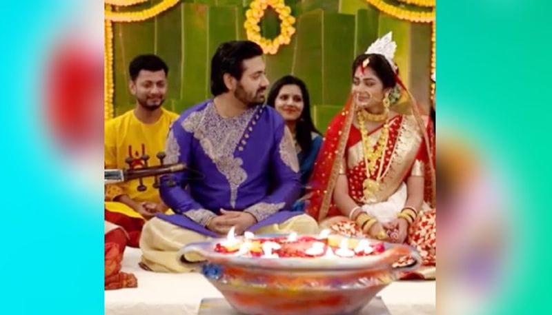 আগামী পর্বে দেখা যাবে, মোহরের এই ব্যবহারের কারণে শঙ্খর বুকে ব্যাথা শুরু হবে। অসুস্থ হয়ে পড়তেই কি মৃত্যুর মুখে চলে যাবে শঙ্খ।