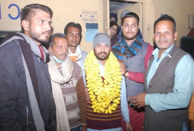 सोनू सिंह को 26 अक्टूबर को रिहा कर भारत के हवाले कर दिया गया। जहां से प्रक्रिया पूरी कर 3 दिसंबर को ललितपुर पुलिस को सौंप दिया। इसके बाद सोनू सिंह बीती रात अपने घर पहुंचा।

