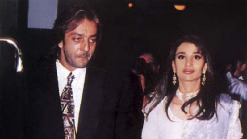 रिया पिल्लई संजय दत्त की दूसरी पत्नी थीं। इनकी शादी 1998 में हुई थी और 2005 में तलाक हो गया। मुआवजे के तौर पर उन्होंने रिया को कितने रुपए दिए इसका ऑफिशियल खुलासा तो नहीं किया गया। लेकिन मीडिया रिपोर्ट्स की मानें तो संजय ने 4 करोड़ रुपए अदा किए थे। साथ ही महंगी कार और एक सी फेसिंग लग्जरी अपार्टमेंट भी दिया था।