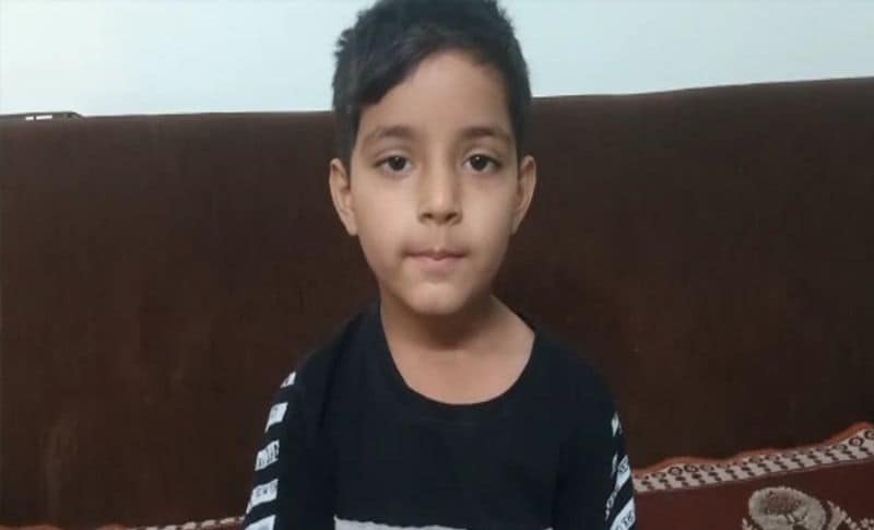 बता दें कि वरेण्यम ने यह लॉकडाउन में शुरू की है, उसके परिवार वालों ने बताया कि जब स्कूल नहीं लग रहे थे वह घर बैठे-बैठे बोर होने लगा था। उसने एक दिन कहा अब मैं दौड़ शुरू करता हूं, शुरु दिन आधा किलोमीटर फिर एक और अब सीधे 5 किलोमीटर दौड़ता है। हैरानी की बात तो यह है कि वह थकता नहीं है और बड़े-बड़े भी उसका पीछा नहीं कर पाते हैं।