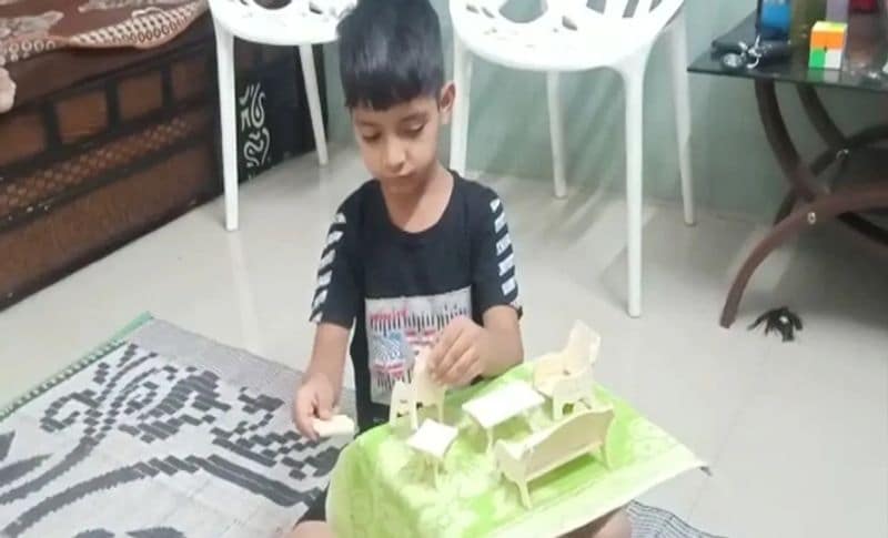 वरेण्यम के पिता राहुल शर्मा ने बताया कि हमको नहीं पता था कि हमारे बेटे के अंदर इतनी बड़ी प्रतिभा छिपी है। लॉकडाउन में हमें वह मिला है जिसकी कभी कोई कल्पना तक नहीं की थी। उन्होंने कहा कि बेटी की दौड़ का वीडियो बनाकर हमने खेल विभाग में भेजा जो सिलेक्ट हो गया है।
