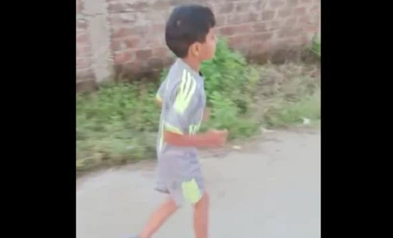 वहीं वरेण्यम के दादा ने बताया की जब पोता मशीन की तरह रनिंग करता है तो कॉलोनी के लोग देखते ही रह जाते हैं। आसपास के लोगों ने उससे प्रभावित होकर सुबह उसके साथ दौड़ लगाना शुरू कर दिया है।