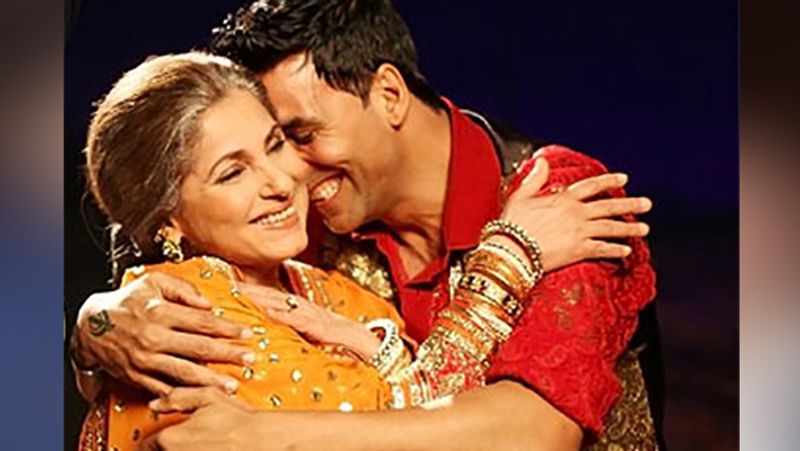 इस नोट को पढ़ने के बाद अक्षय बेहद भावुक हो गए और अपनी खुशी को उन्होंने सोशल मीडिया पर बयां किया है। उन्होंने एक पोस्ट शेयर करते हुए लिखा- मेरे लिए एक गर्वित दामाद महसूस करने वाला समय है। क्रिस्टोफर नोलान ने अपनी फिल्म टेनेट के रिलीज की पूर्व संध्या पर डिंपल कपाड़िया को दिल छू लेने वाला नोट शेयर किया है। यदि मैं उनकी जगह होता तो शायद हिल भी नहीं पाता, लेकिन टेनेट में उनकी एक्टिंग के जादू को देखकर मां के प्रति मुझे बेहद खुशी और गर्व हो रहा है।