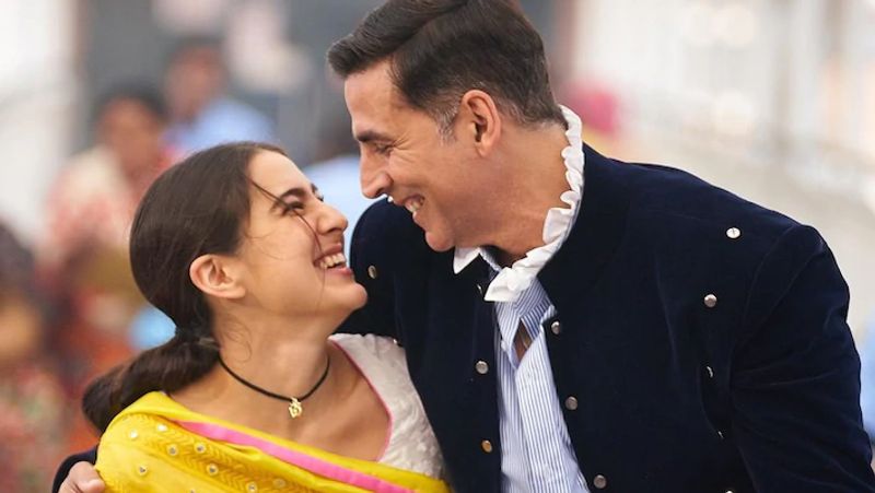 बात अक्षय की करें तो वे इन दिनों अपनी अपकमिंग फिल्म अतरंगी रे की शूटिंग में बिजी है। वे सारा अली खान के साथ सीन शूट कर रहे जिसकी फोटोज और वीडियोज सोशल मीडिया पर जमकर वायरल हो रही है। इस फिल्म धनुष भी है। हाल में उनकी फिल्म लक्ष्मी ओटीटी फ्लेटफॉर्म पर रिलीज हुई।