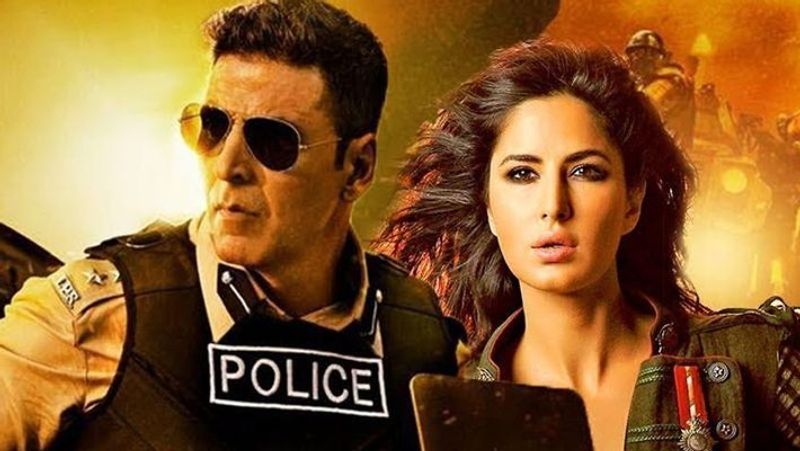 अक्षय के वर्कफ्रंट की करे तो उनकी अपकमिंग फिल्म बेल बॉटम, सूर्यवंशी, बच्चन पांडे, पृथ्यीराज, रक्षा बंधन, राम सेतु, अतरंगी रे है। कुच ही महीने पहले वे अपनी फिल्म बेल बॉटम की शूटिंग लंदन से करके लौटे हैं। 