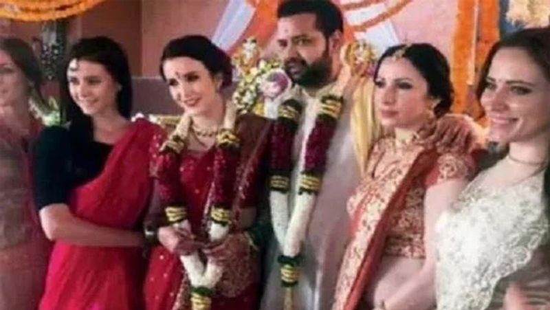 शादी के बाद जब राहुल से उम्र के फासले को लेकर सवाल किया गया तो उन्होंने कहा कि हमारी जोड़ी साथ में काफी अच्छी लगती है। वो मुझसे सिर्फ 4 इंच छोटी है। मैं 6 फीट 2 इंच का हूं और वो 5 फीट 10 इंच की है।