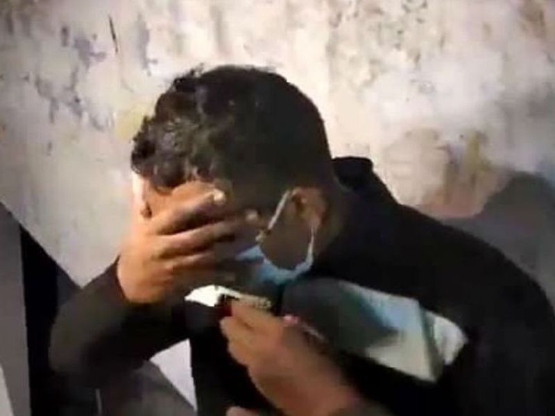 एसपी साउथ और सर्विलांस टीम‚ स्वाट टीम, किदवई नगर पुलिस ने तीन घंटे के अंदर ही घटना का खुलासा कर दिया। निलंबित सिपाही सहित तीन लोगों को दादा नगर स्थित एक कॉलोनी से गिरफ्तार कर लिया। पुलिस के मुताबिक किदवई नगर थाना क्षेत्र के चकरपुर मंडी के आढ़ती मेराज अंसारी एक माही नाम की लड़की के संपर्क में था।
