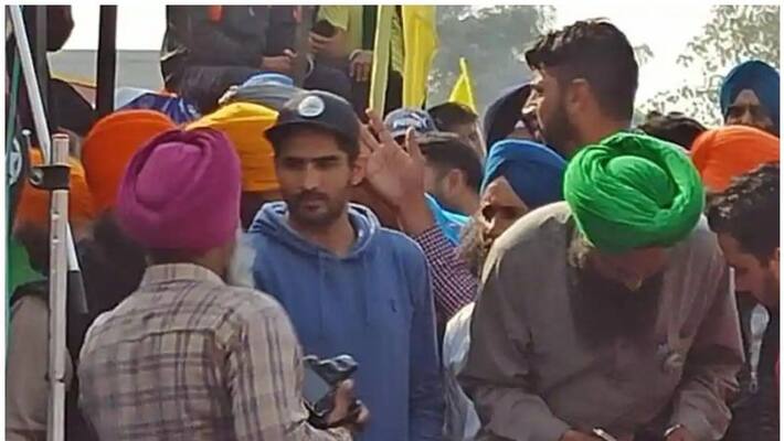 Boxer Vijender Singh joins protesting farmers, says will return Rajiv Gandhi Khel Ratna Boxer Vijender Singh joins protesting farmers, says will return Rajiv Gandhi Khel Ratna