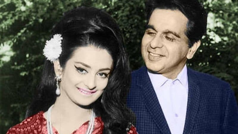 उन्होंने कहा- जब मेरे भाई सुल्तान और मैं इंग्लैंड में पढ़ते थे, मेरी मां नसीम बानो हमें यूरोप में छुट्टी मनाने के लिए ले जाती थीं, हमारी छुट्टियां जुलाई में शुरू होती थी और वो हमें यूरोप घुमाकर फिर हमेशा भारत लाती थीं। मैंने दिलीप साहब की फिल्म आन को लंदन में देखा था, और मैंने उन्हें पहली बार मुंबई के महबूब स्टूडियो में देखा था। ये महबूब खान की पार्टी थी, जहां मैं उनसे मिली। यहां मैं उनको देखते ही तुरंत उनके प्यार में पड़ गई थी। मैं तब सिर्फ 12 साल की थी।