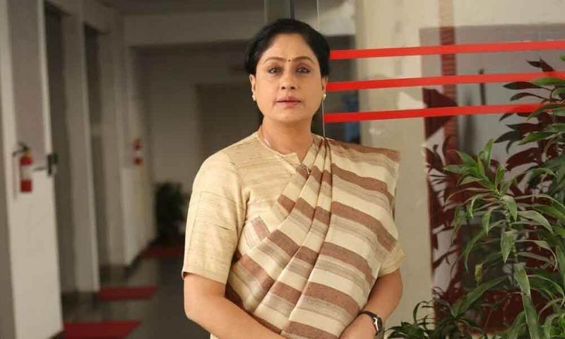2014 में विजयशांति एक बार फिर टीआरएस से अलग हो गईं। उन्होंने कांग्रेस का दामन थामा। वे 2019 में कांग्रेस की स्टार प्रचारक भी बनाई गई थीं। 