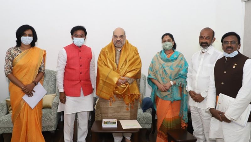 बताया जा रहा है कि विजयशांति भाजपा ने भाजपा के वरिष्ठ नेताओं की मौजूदगी में सोमवार को पार्टी की सदस्यता ली। विजयशांति ने कुछ महीनों से कांग्रेस की गतिविधियों में अपनी सक्रियता कम कर दी थी। बताया जा रहा है कि उन्हें पार्टी में तवज्जो नहीं मिल रही थी, इसलिए वे नाराज चल रही थीं। 
