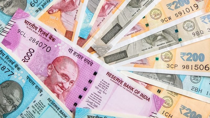 बजाज फाइनेंस लिमिटेड ( Bajaj Finance Limited) में 12 महीने से लेकर 60 महीने यानी 5 साल के लिए एफडी (FD) कराया जा सकता है। बजाज फाइनेंस एफडी में कम से कम 25,000 रुपए से भी निवेश की शुरुआत की जा सकती है। (फाइल फोटो)