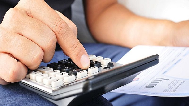 बजाज फाइनेंस (Bajaj Finance) फिक्स्ड डिपॉजिट में निवेश करना बेहद आसान है। ऑनलाइन प्रॉसेस के तहत घर बैठे ही इस स्कीम में निवेश किया जा सकता है। (फाइल फोटो)