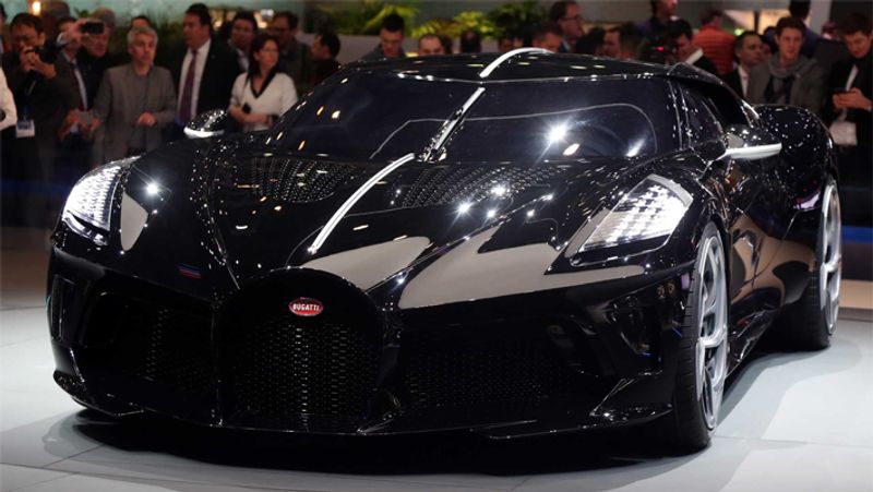 इस कार की बात करें, तो बुगाटी की इस कार में 8.0 L का Quad Turbocharged W16 इंजन लगा है। La Voiture Noire मात्र 2.4 सेकंड में 60 किलो मीटर प्रति घंटे की स्पीड पकड़ लेती है, इस कार की टॉप स्पीड 380 km प्रति घंटा है।