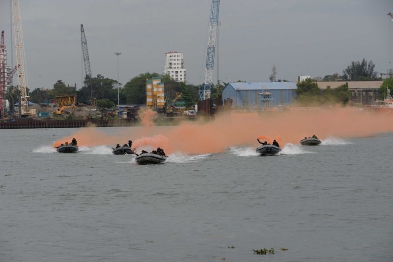 വിഎബിഎസ്എസ് (VBSS-visit, board, search and seizure) പ്രവർത്തനങ്ങളും ഹെലോബാറ്റിക്സുകളും എസ്എആർ (സെർച്ച് ആൻഡ് റെസ്ക്യൂ) പ്രവര്ത്തനങ്ങളും മാര്ക്കോസ് സംഘാംഗങ്ങള് പ്രദര്ഷിപ്പിച്ചു.