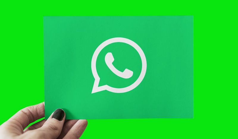 अब अपना WhatsApp खोलें। उसमें चैट में ऊपर सेव किये गए नंबर को ओपन करें। अब इसके चैट में अपना 10 डिजिट वाला PNR नंबर डाल दें। आपको आपके ट्रेन की सारी जानकारी मिलने लगेगी।
