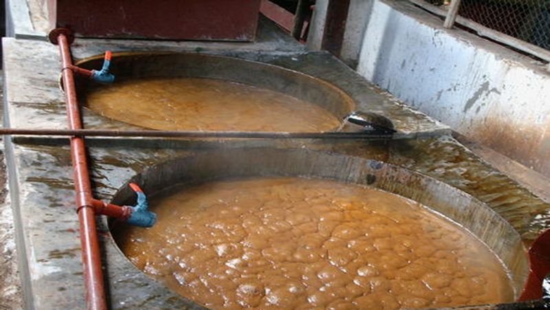 आमतौर पर मिलावटी गुड़ में कैल्शियम कार्बोनेट और सोडियम बायकार्बोनेट मिलाया जाता है, जो शरीर के लिए बहुत नुकसान दायक है। 