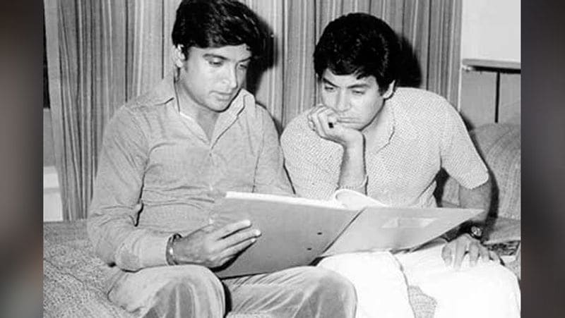 सलीम ने बताया था- जब मेरी मां जिंदा थी तब मैं अपने पिता के करीब नहीं था क्योंकि मैं उनसे डरता था, लेकिन मां की मौत के बाद उनके स्वभाव में काफी बदलाव आया और वे काफी सॉफ्ट नेचर के हो गए।

