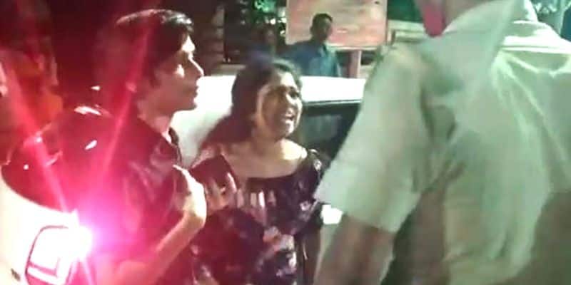 assistent women director fight in police for thiruvanmiyur road