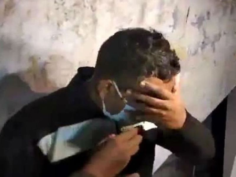 सस्पेंड सिपाही के साथ पकड़े गए साथी इलियास ने बताया कि वह कुली बाजार में सिलाई का काम करता था। उसके एक दोस्त ने मुकेश मुलाकात कराई थी, लेकिन उसे यह नहीं पता था कि मुकेश सस्पेंड हो चुका है। मुकेश ने उसे काम होने पर 10 हजार रुपए देने का वादा किया था।
