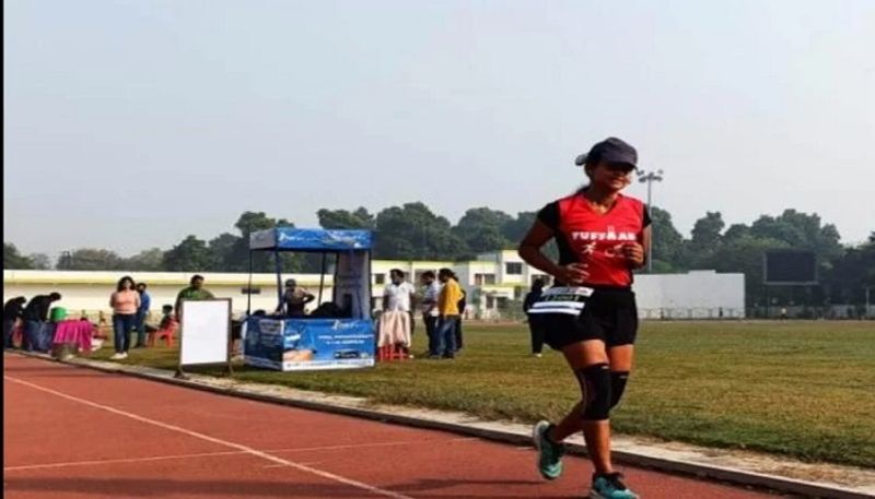 अंजली चौरसिया वाणिज्य कर विभाग, बाराबंकी में असिस्टेंट कमिश्नर पद पर कार्यरत हैं। उन्होंने दो साल पहले फिटनेस के रूप में दौड़ना शुरू किया था। कुछ समय बाद यह उनके रूटीन में शामिल कर लिया।
