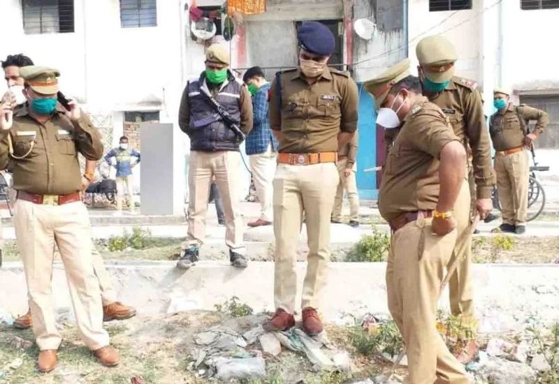 मीडिया रिपोर्ट्स के मुताबिक एसपी वेस्ट अनिल कुमार ने बताया कि मौके पर फॉरेंसिक टीम बुलाकर जांच कराई गई है।
