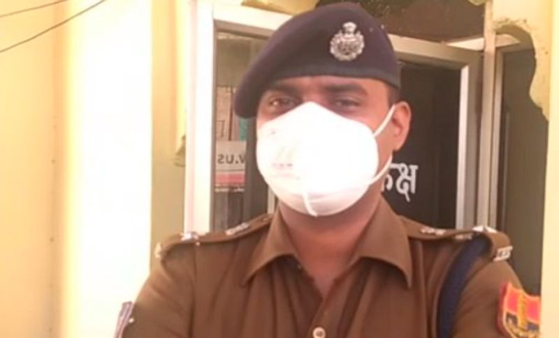 आसपास के लोगों ने बताया कि विक्रम पत्नी नौकरी करने से आत्म ग्लानि महसूस होने लगी थी। जिसके चलते उसने उन्माद में अपनी ही दुनिया उजाड़ के रख दी। जब उसे होश आया तो इसका शरीर थरथर कांप रहा था।
