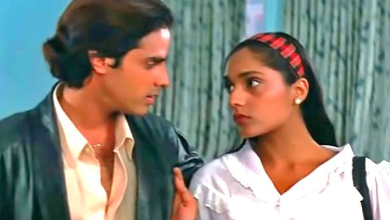 90 के दशक की फिल्म 'आशिकी' के साथ-साथ इसके लीड एक्टर राहुल रॉय की भी किस्मत रातोंरात बदल गई थी। हालांकि, इस मूवी के बाद राहुल की किसी भी फिल्म को इतनी बड़ी सफलता नहीं मिली। इसके कुछ सालों बाद वो बॉलीवुड से ही गायब हो गए, फिर अचानक बिग बॉस के पहले सीजन में दिखे और शो के विनर बने। 